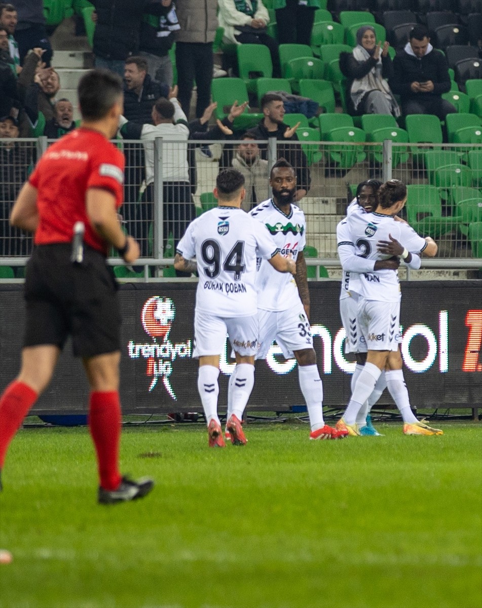 Trendyol 1. Lig'in 29. haftasında Sakaryaspor, Yeni Sakarya Atatürk Stadyumu'nda Teksüt...