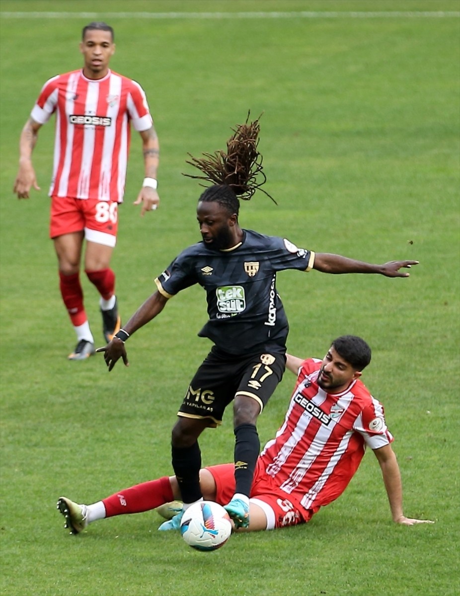 Trendyol 1. Lig'in 31. Haftasında Geosis Boluspor ile Teksüt Bandırmaspor, Çorum Şehir Stadı'nda...