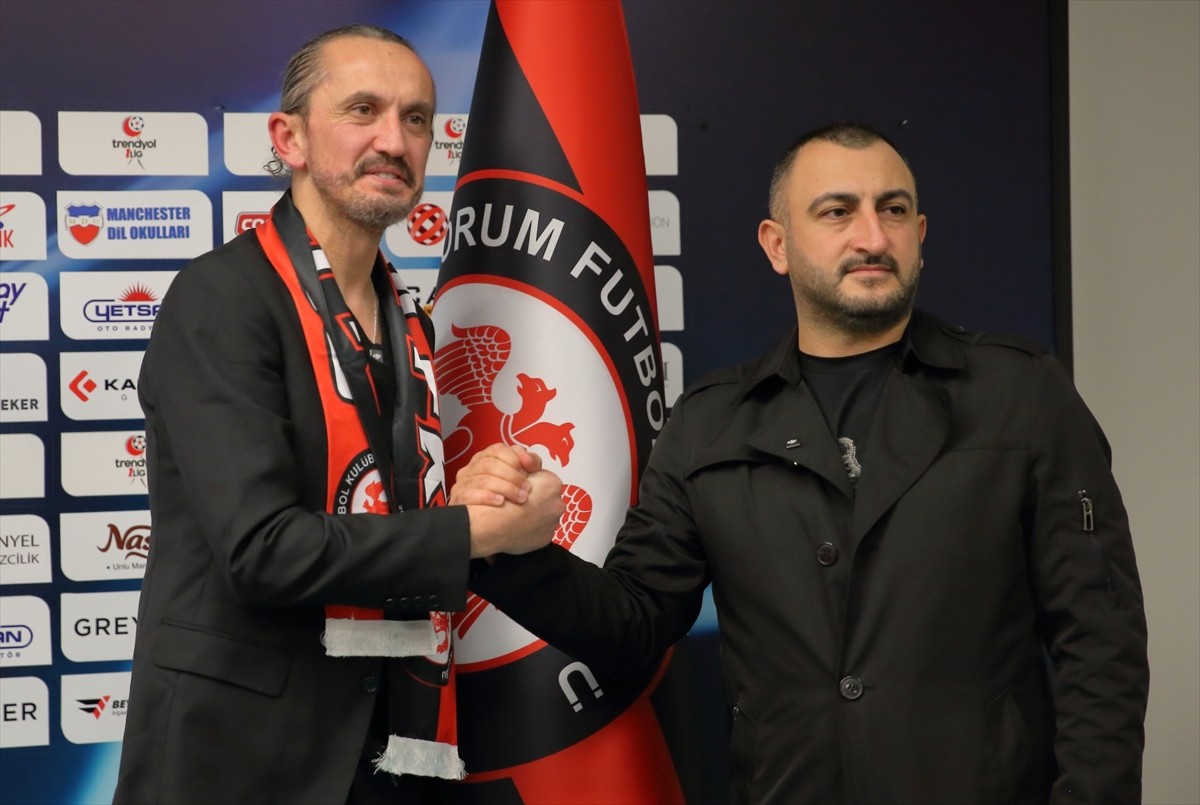 Trendyol 1. Lig ekiplerinden Ahlatcı Çorum FK, teknik direktörlük görevine getirilen Tuncay Şanlı...