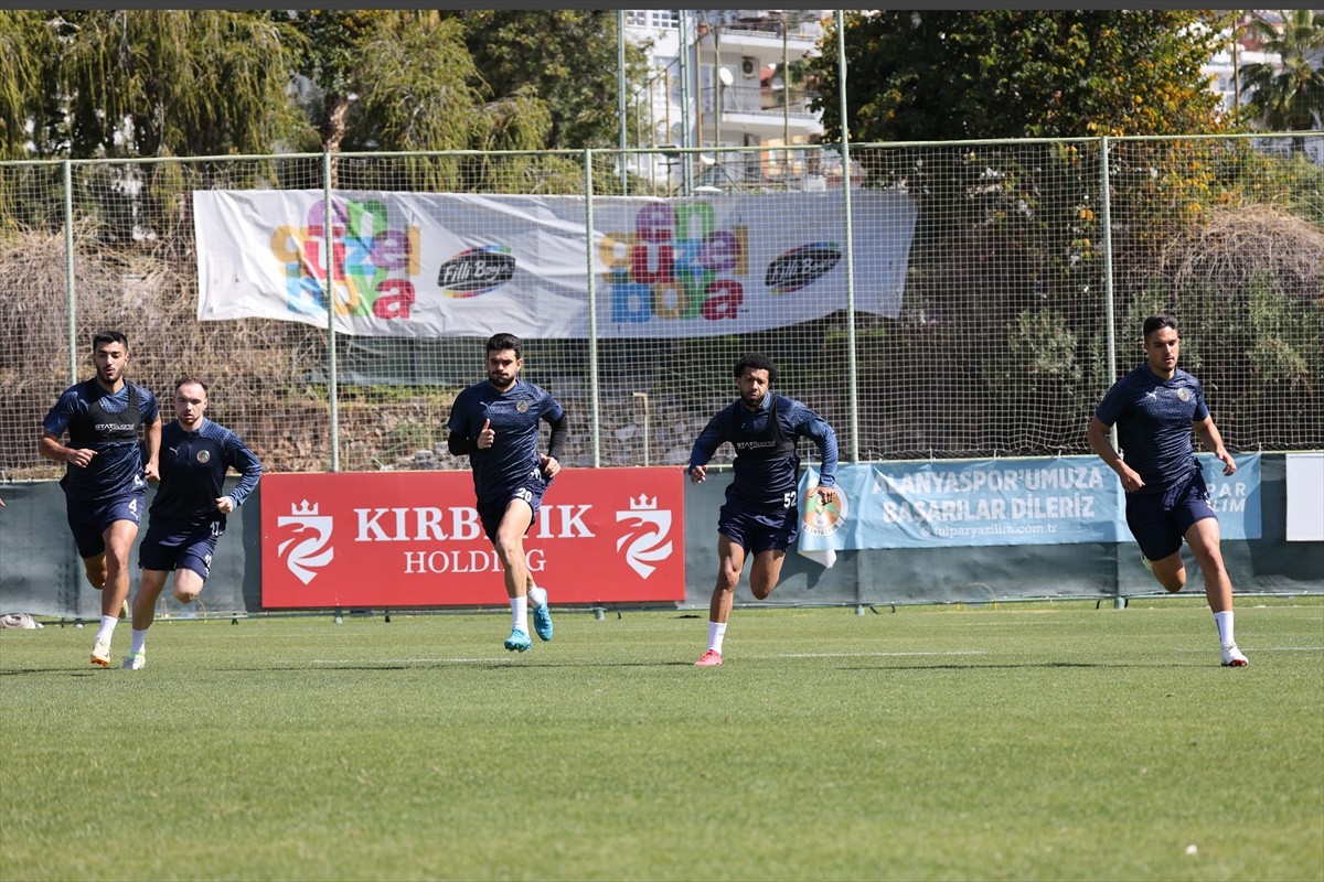 Trendyol Süper Lig'in 29. haftasında deplasmanda Onvo Antalyaspor ile karşılaşacak Corendon...