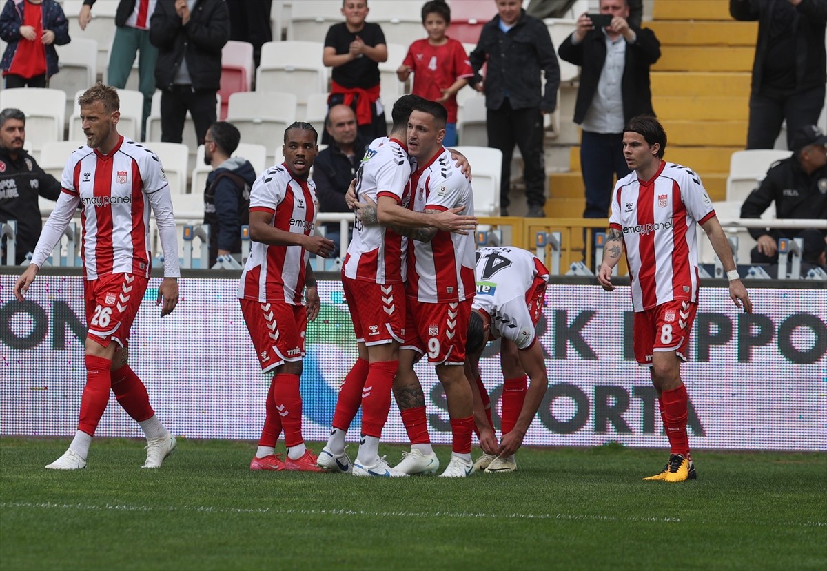 Trendyol Süper Lig'in 29. haftasında Net Global Sivasspor ile Adana Demirspor, BG Grup 4 Eylül...