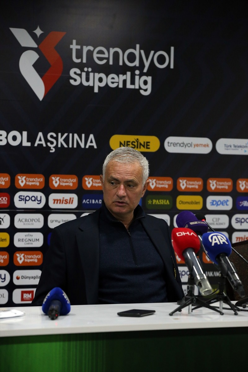 Trendyol Süper Lig'in 29. haftasında Sipay Bodrum FK'yi 4-2 mağlup eden Fenerbahçe'nin teknik...