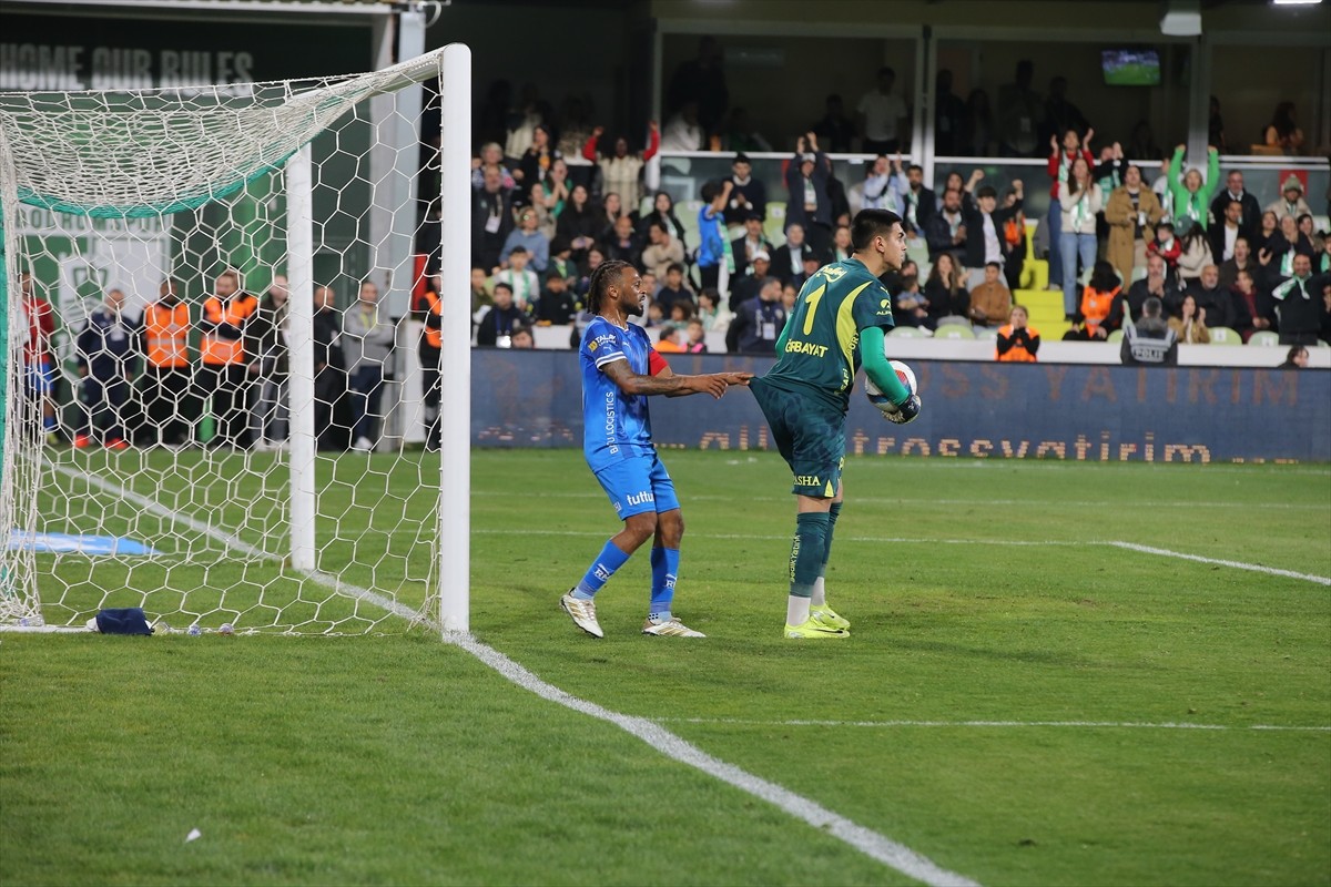 Trendyol Süper Lig'in 29. haftasında Sipay Bodrum FK ile Fenerbahçe, Grey Beton Bodrum Stadı’nda...