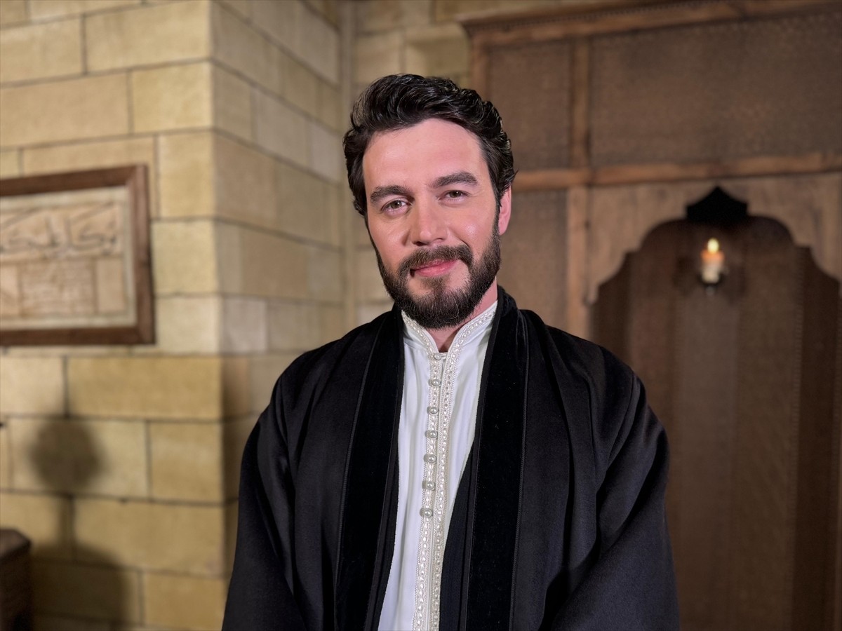 TRT'nin ramazan ayı boyunca ekrana gelecek yeni dizisi "Vefa Sultan"ın çekimleri sona erdi. Oyuncu...