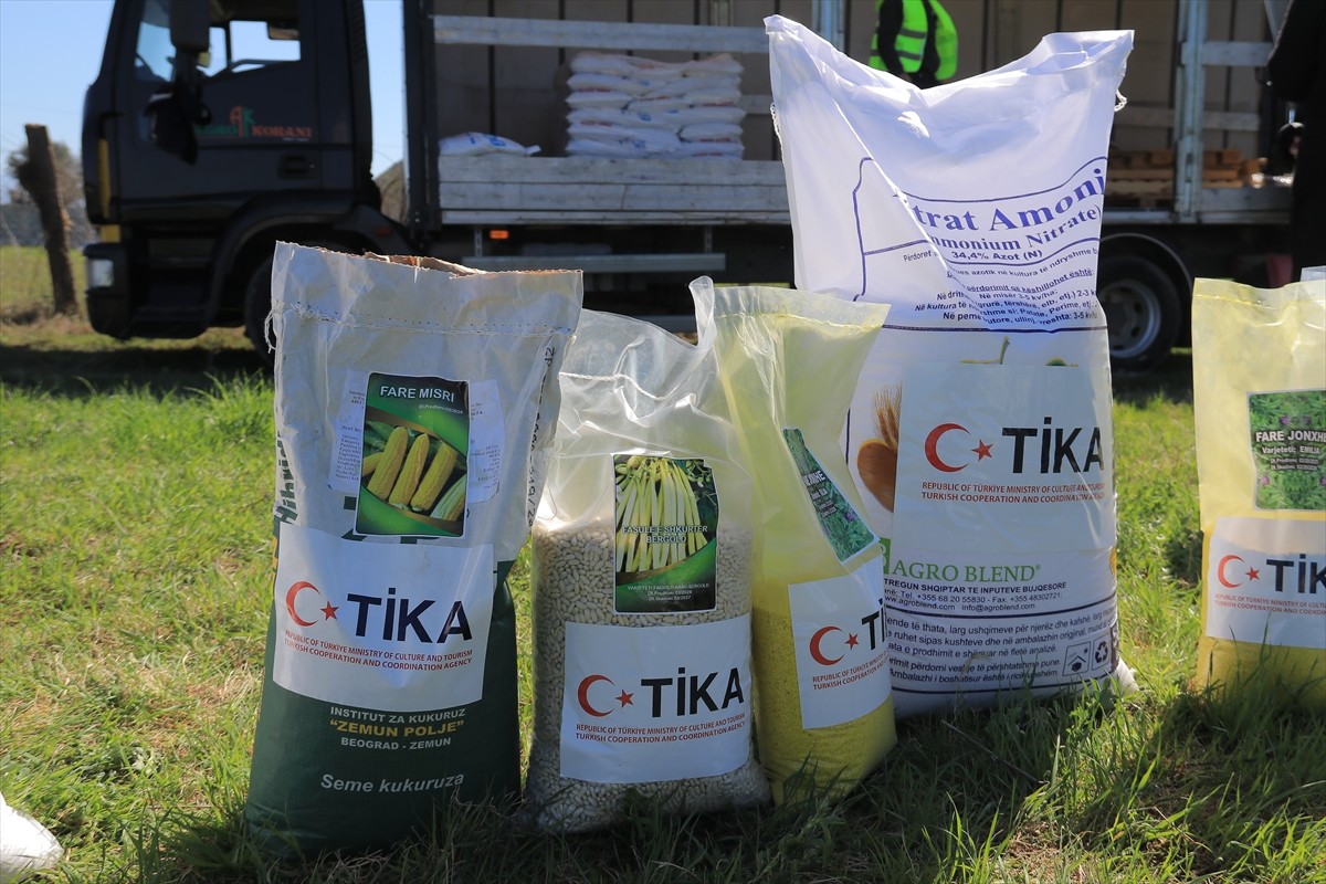 Türk İşbirliği ve Koordinasyon Ajansı Başkanlığı (TİKA), Arnavutluk'ta 50 çiftçi aileye tohum ve...