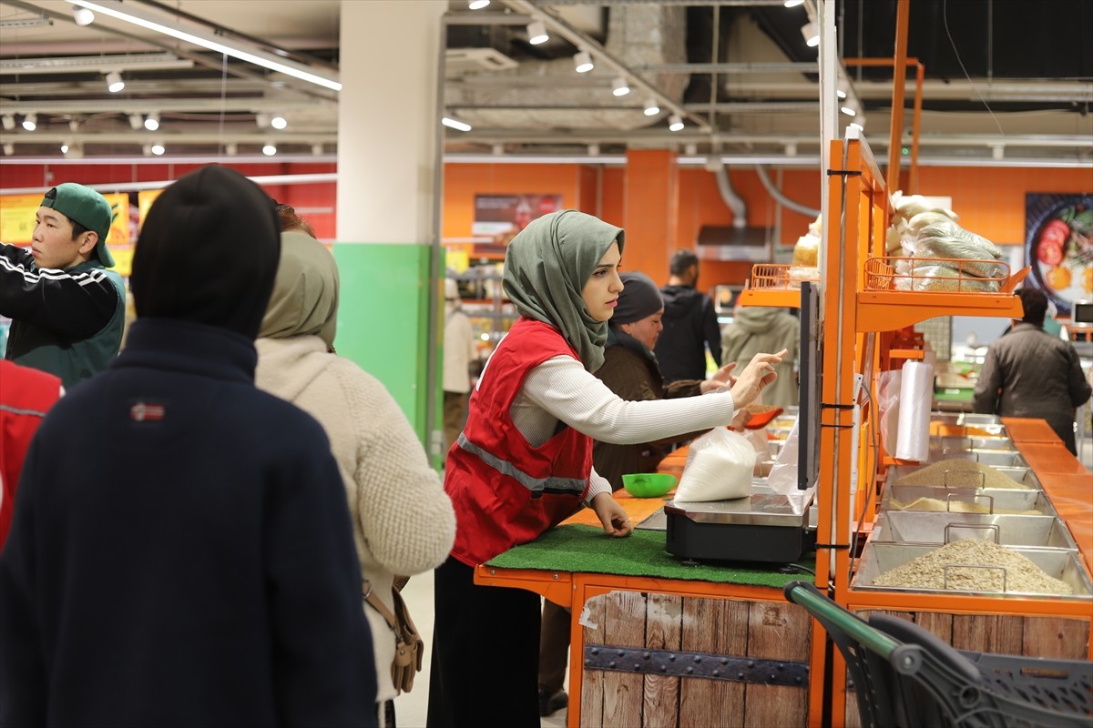 Türk Kızılay, "Bu Ramazan da Kalbimiz Bir Soframız Bir" sloganıyla yürütülen kampanya kapsamında...