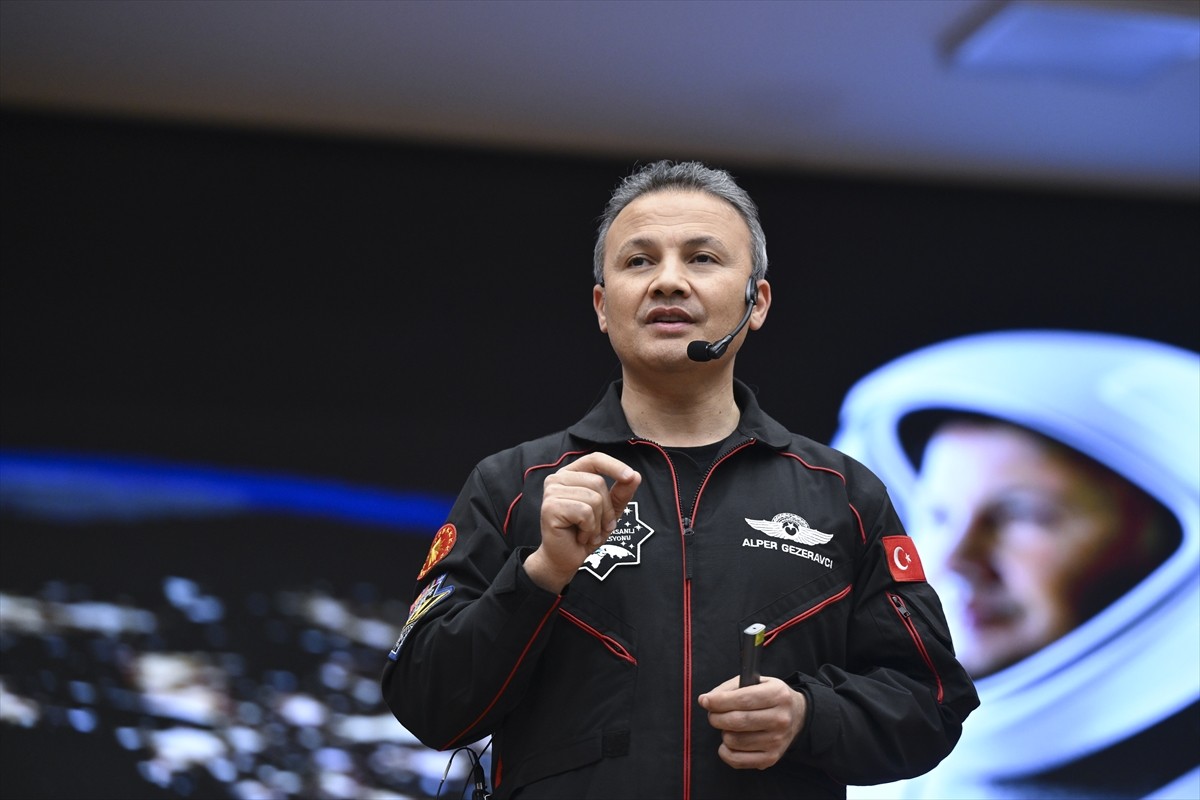 Türkiye'nin ilk astronotu Alper Gezeravcı, 8-14 Mart Bilim ve Teknoloji Haftası kapsamında...