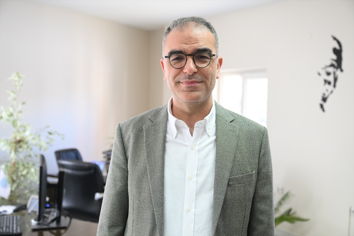 Türkiye'nin önde gelen kayak merkezlerinden Erciyes, ikinci kez Dünya Kar Motosikleti...