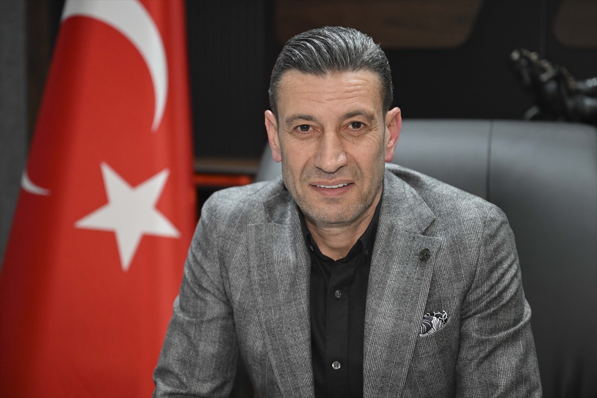 Türkiye Boks Federasyonu Başkanı Suat Hekimoğlu, AA muhabirine Sırbistan'daki Dünya Şampiyonası'na...