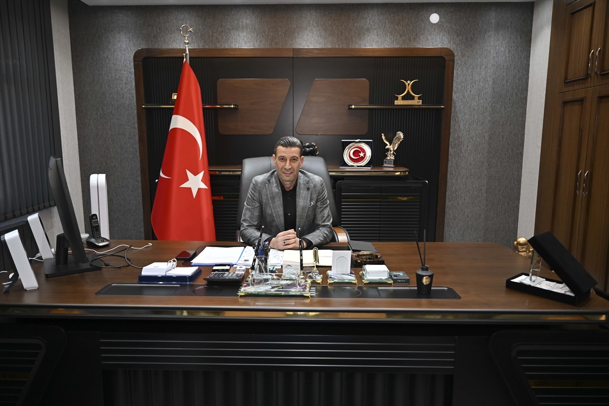 Türkiye Boks Federasyonu Başkanı Suat Hekimoğlu, AA muhabirine Sırbistan'daki Dünya Şampiyonası'na...