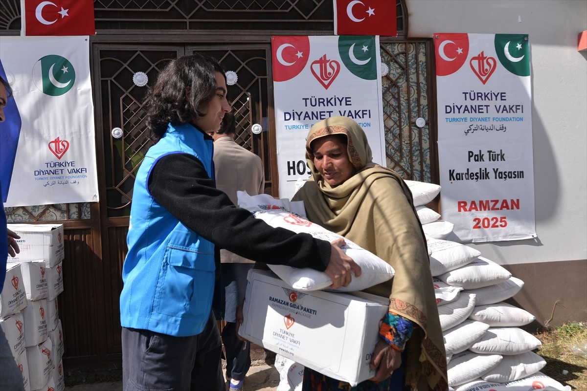 Türkiye Diyanet Vakfı (TDV), "Kardeşlerini Unutma, Beklenen Sensin" temasıyla yürüttüğü ramazan...