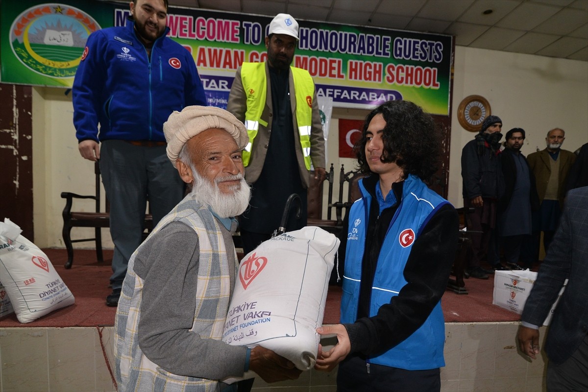 Türkiye Diyanet Vakfı (TDV), "Kardeşlerini Unutma, Beklenen Sensin" temasıyla yürüttüğü ramazan...