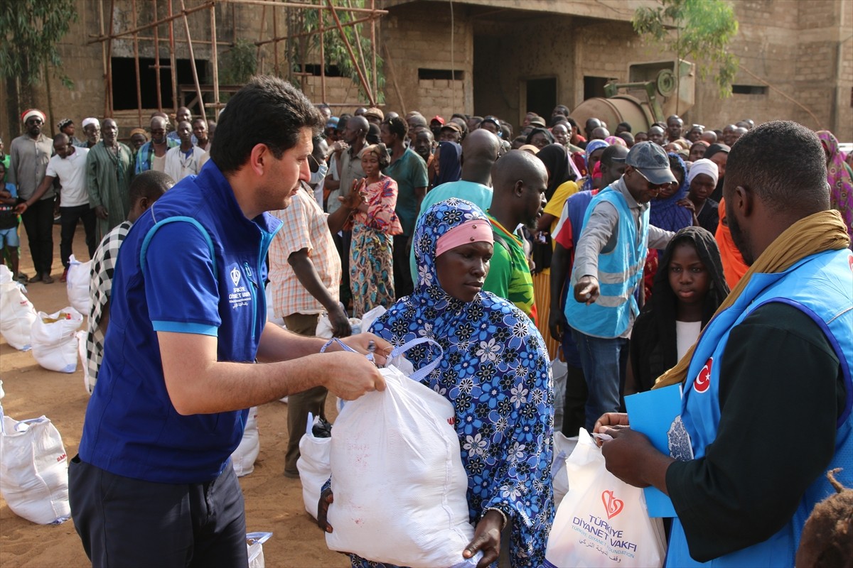Türkiye Diyanet Vakfı (TDV), ramazan ayında "Kardeşlerini Unutma, Beklenen Sensin" temasıyla yurt...
