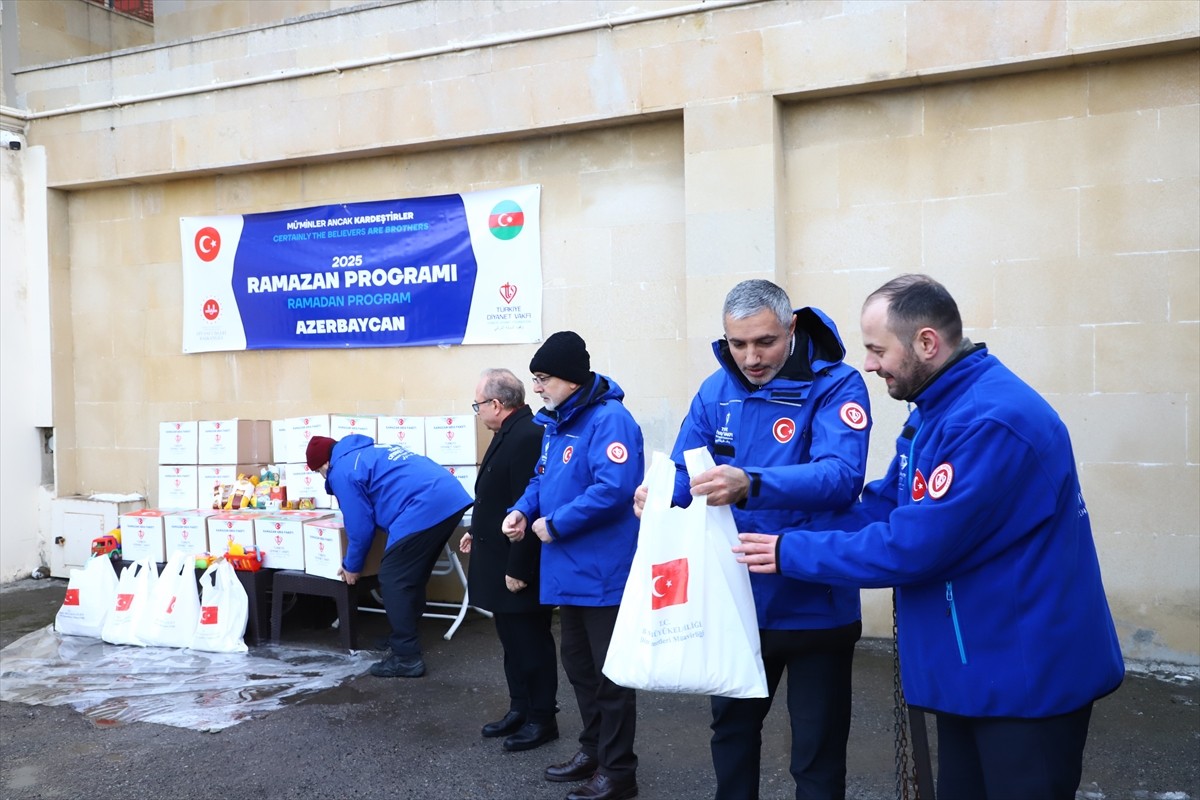 Türkiye Diyanet Vakfı (TDV), ramazan dolayısıyla Azerbaycan'da ihtiyaç sahibi 1000 aileye gıda...
