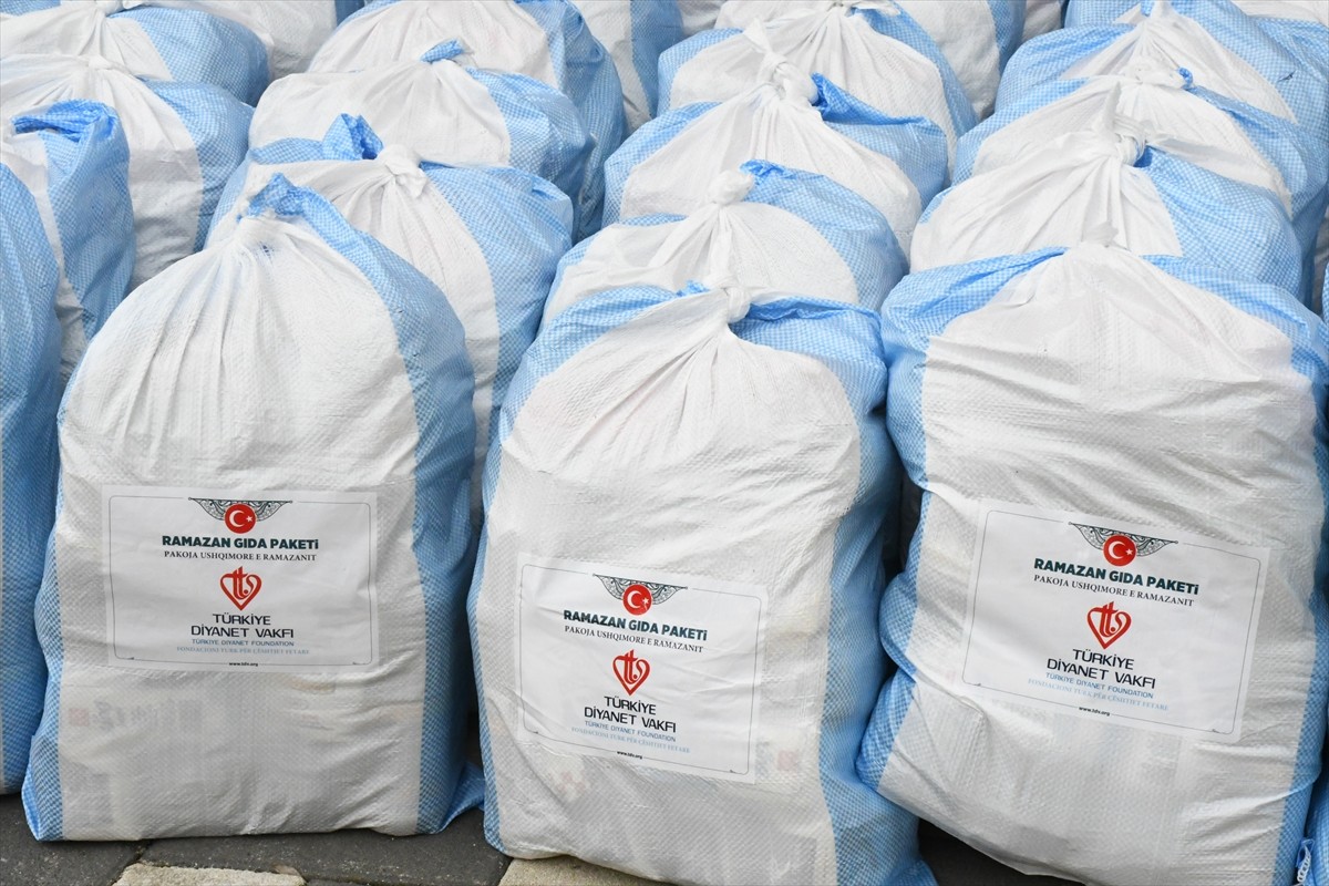 Türkiye Diyanet Vakfı (TDV) tarafından Arnavutluk'ta ramazan ayı vesilesiyle ihtiyaç sahibi...