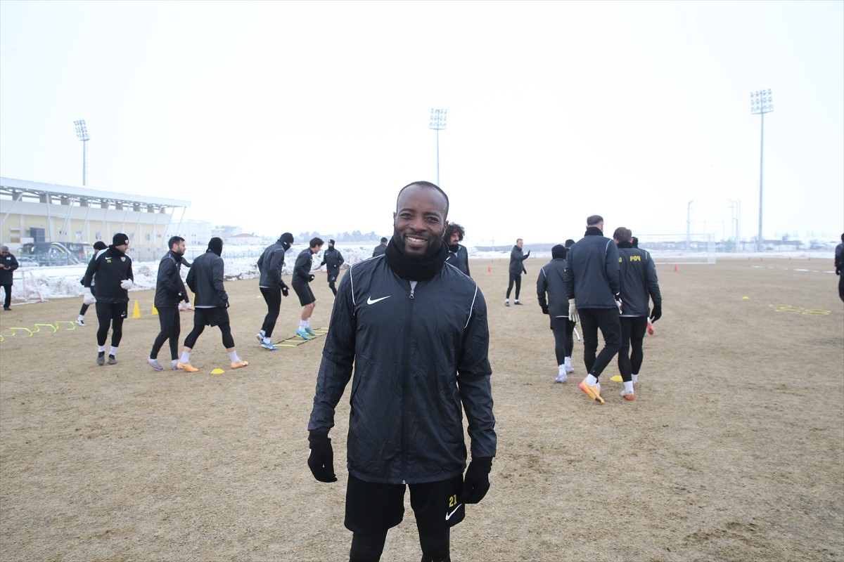 Türkiye Futbol Federasyonu Nesine 3. Ligi'nde mücadele eden Muşspor, transfer ettiği Nijeryalı...