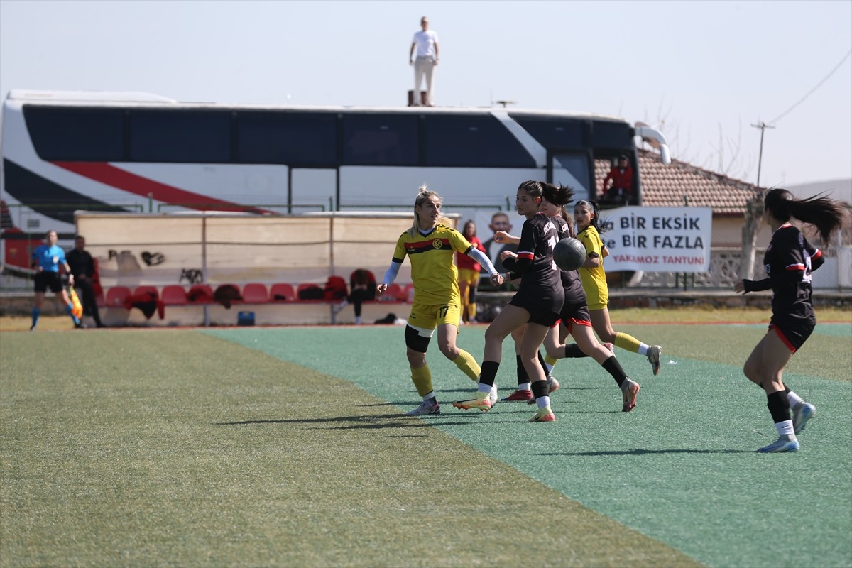 Türkiye Futbol Federasyonu (TFF) Kadınlar 2. Ligi C Grubu'nda Eskişehirspor ile Denizli Sultanlar...