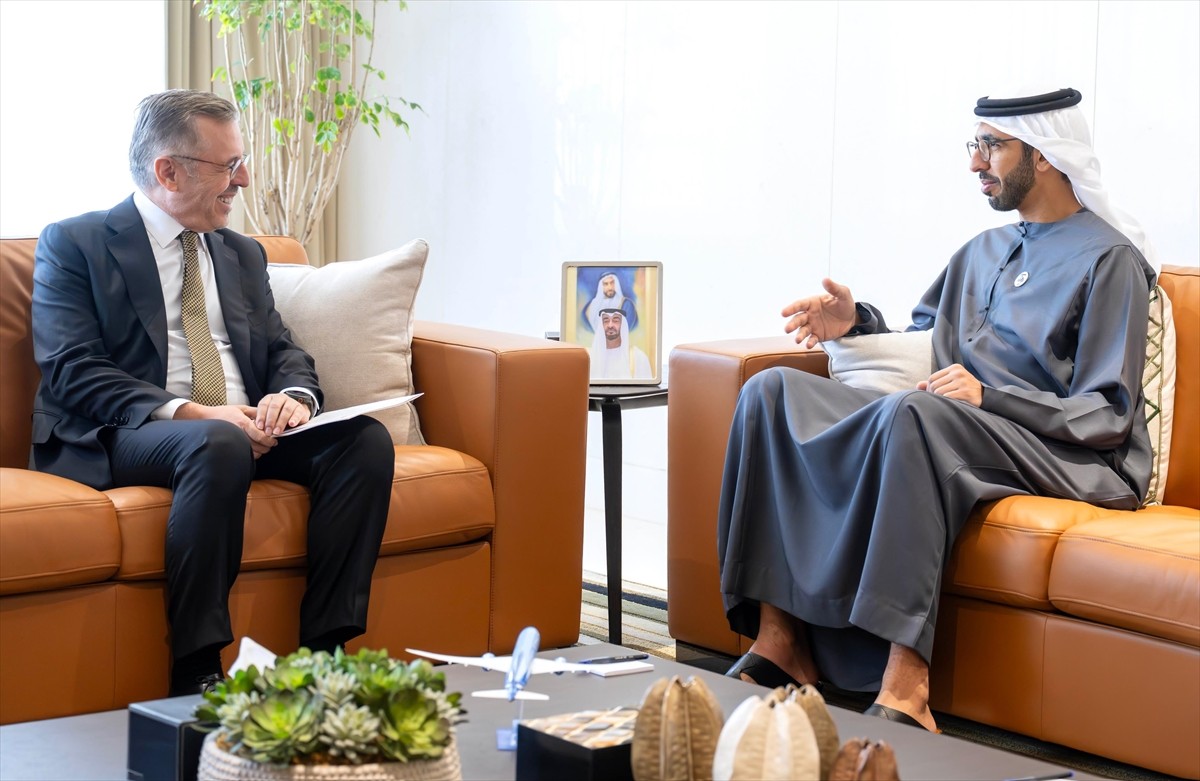 Türkiye’nin Abu Dabi Büyükelçisi Lütfullah Göktaş (solda), Birleşik Arap Emirlikleri (BAE) Devlet...