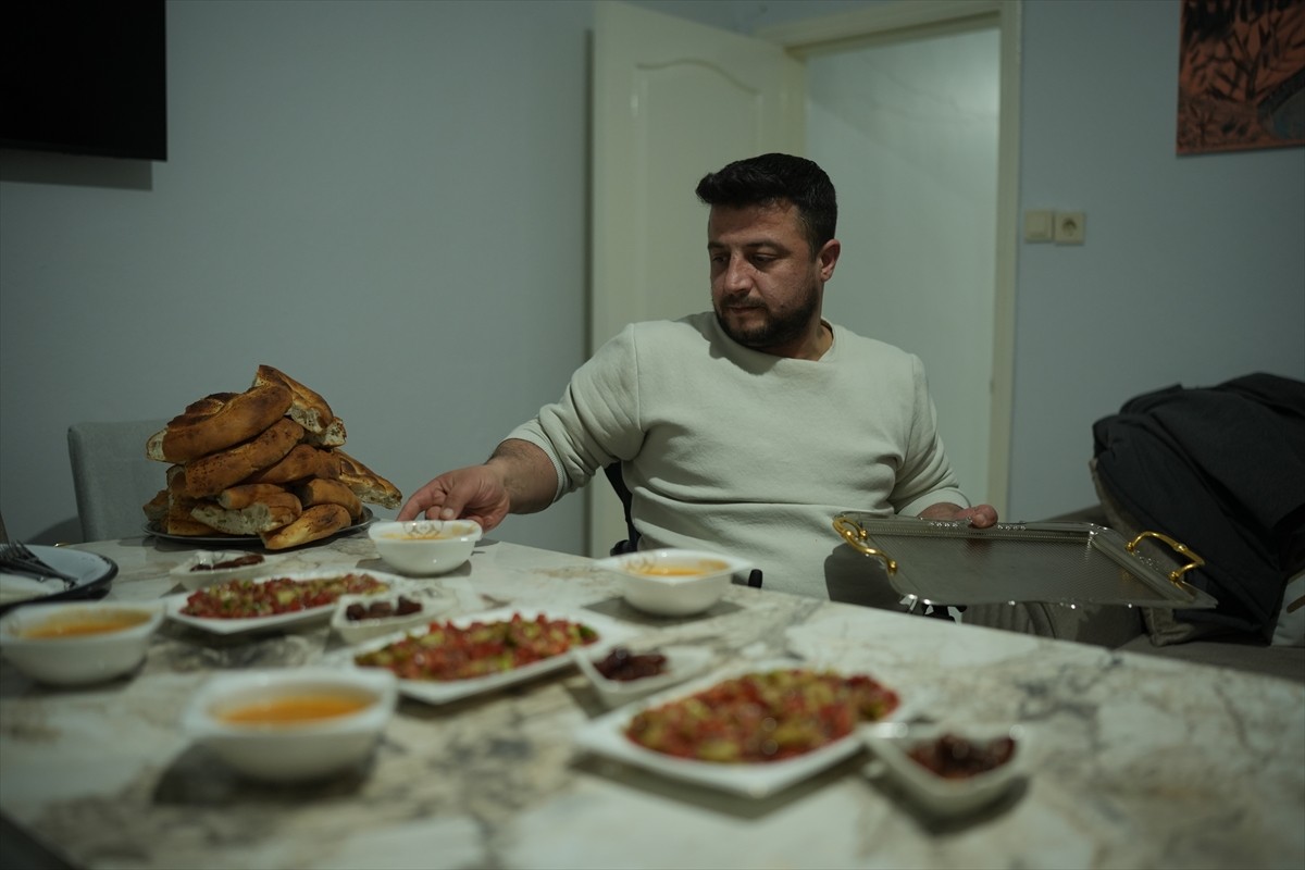 Üç yıl önce geçirdiği trafik kazası sonrası tekerlekli sandalye kullanmak zorunda kalan eski şef...