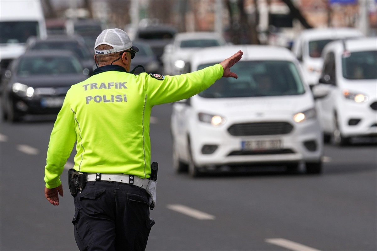Ülke genelinde Ramazan Bayramı öncesi trafik denetimleri artırıldı. Yaklaşan Ramazan Bayramı...