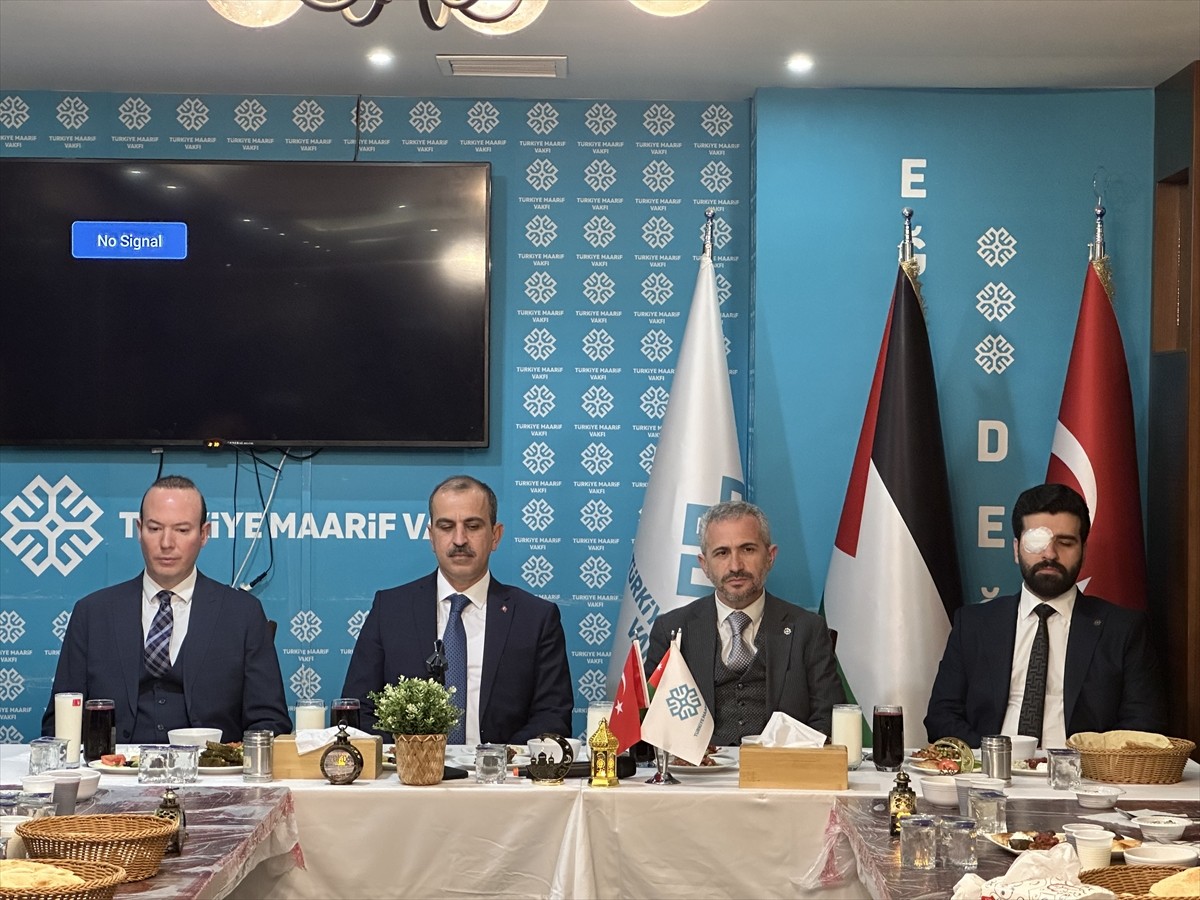 Ürdün’de okuyan Türk öğrenciler, Türkiye Maarif Vakfı’nın (TMV) düzenlediği iftar sofrasında bir...