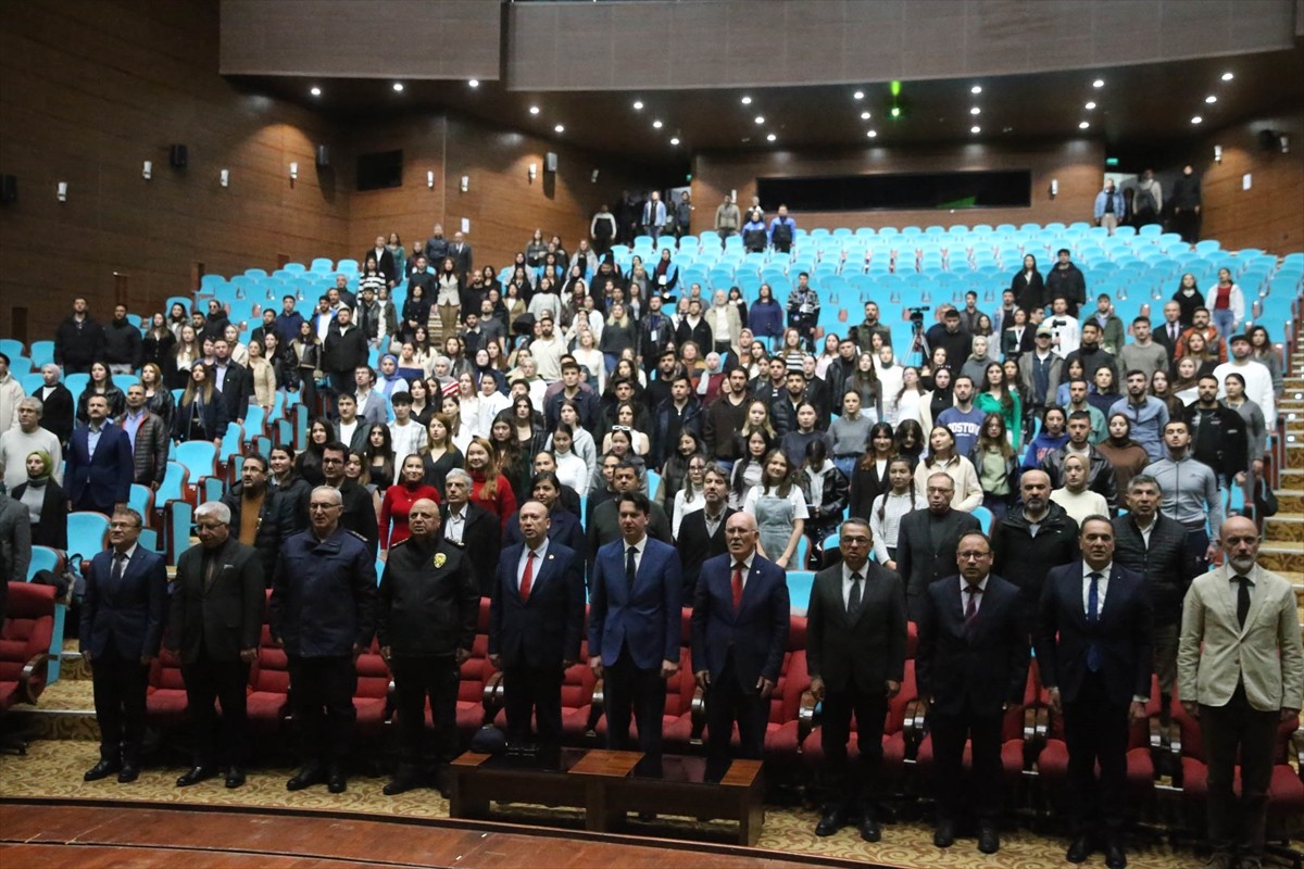 Uşak Üniversitesi'nde Nevruz Bayramı dolayısıyla kutlama programı düzenlendi.