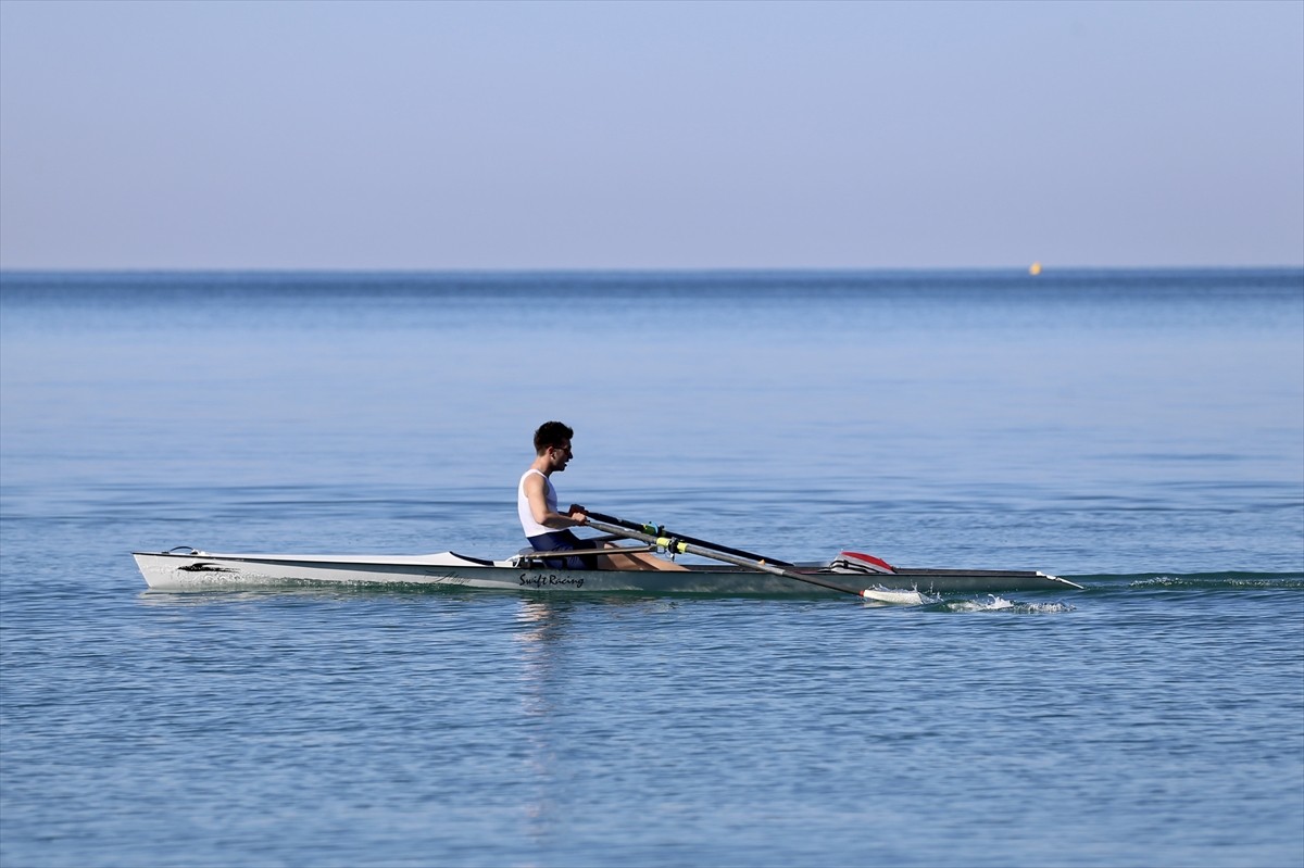 Uzun Mesafe Deniz Küreği Türkiye Kupası yarışları, Muğla'nın Fethiye ilçesinde başladı. Türkiye...