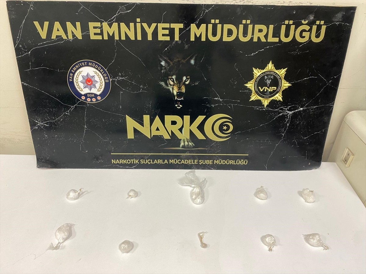 Van'da düzenlenen operasyonlarda 30 kilo 720 gram sentetik uyuşturucu ele geçirildi.