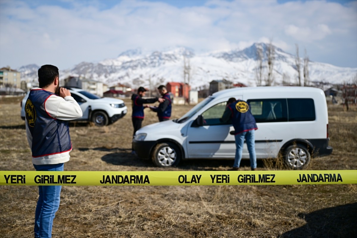 Van'da Jandarma Suç Araştırma Timi (JASAT) görevlileri, geçen yıl yürüttükleri özverili...