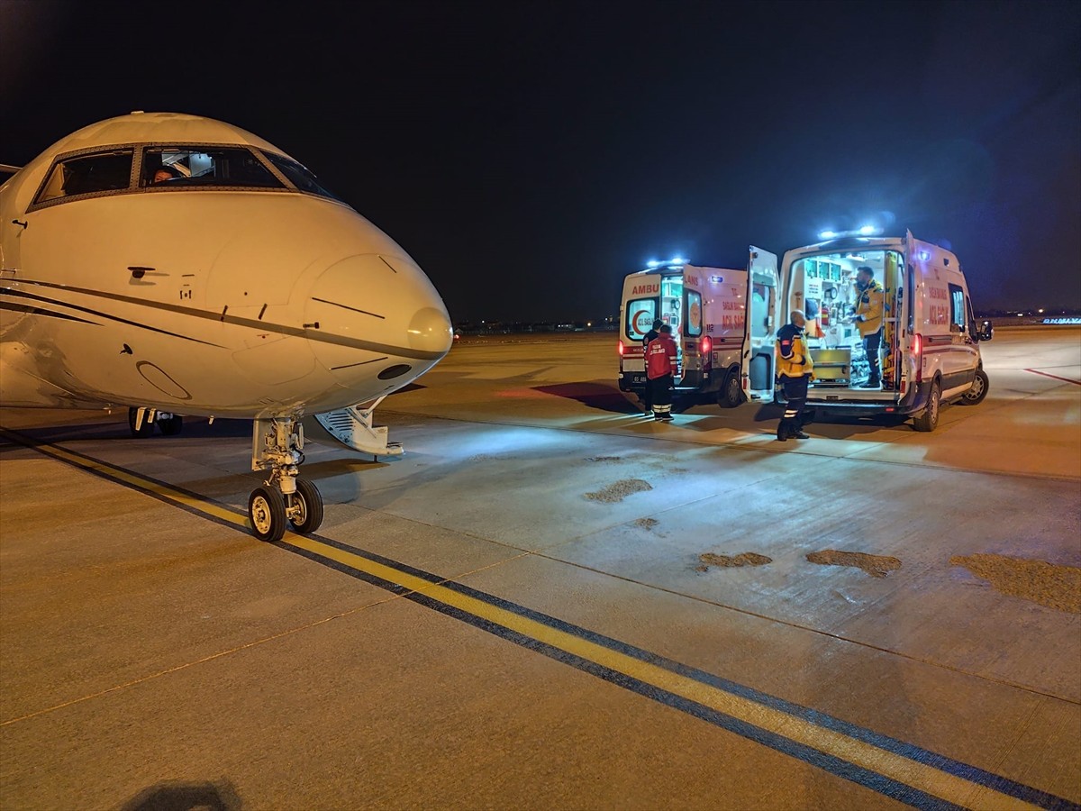 Van'da kalp rahatsızlığı olan 4 günlük bebek, ambulans uçakla İstanbul'a götürüldü.