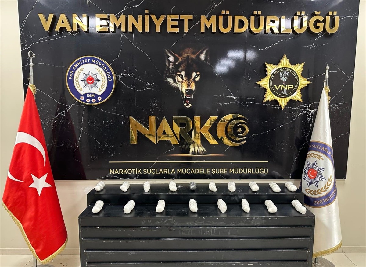 Van'da son 15 gündür düzenlenen uyuşturucu operasyonlarında 53 kilo 116 gram uyuşturucu ele...