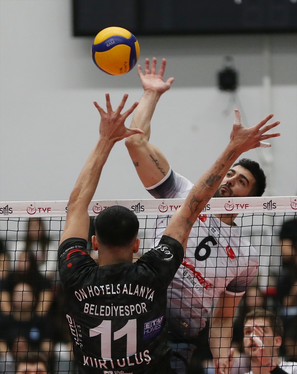 Voleybol SMS Grup Efeler Ligi'nin 25. haftasında On Hotels Alanya Belediyespor ile Ziraat...