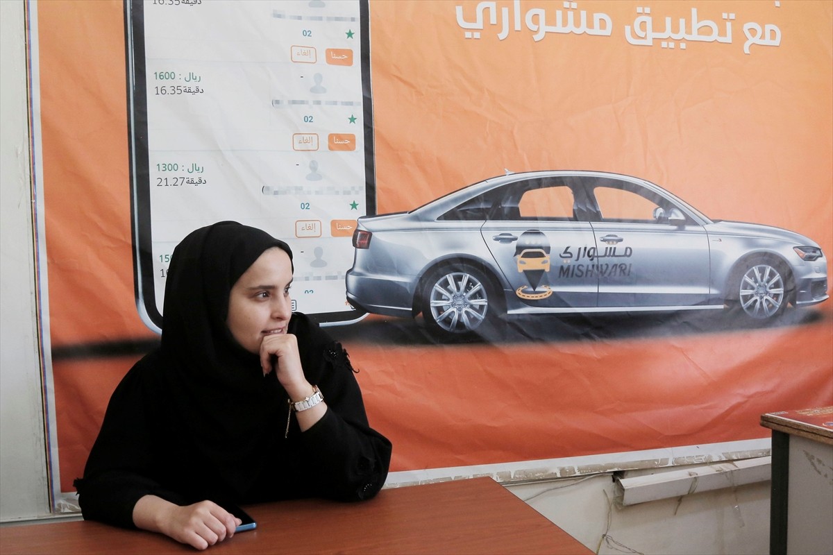 Yemen'in başkenti Sana'da kadınlar, "Havva'nın Yolculuğu" projesi kapsamında, yolcuları kadın ve...