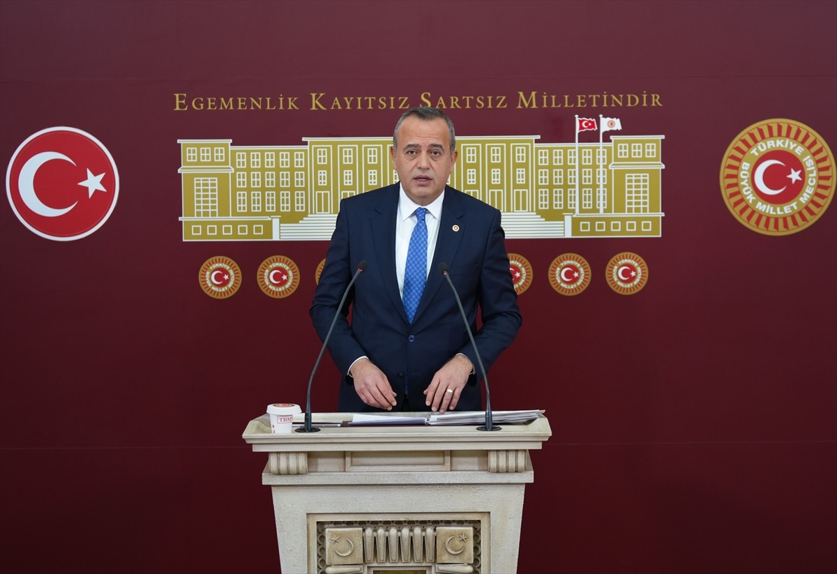 Yeni Yol Partisi Gaziantep Milletvekili Ertuğrul Kaya, TBMM'de basın toplantısı düzenledi.