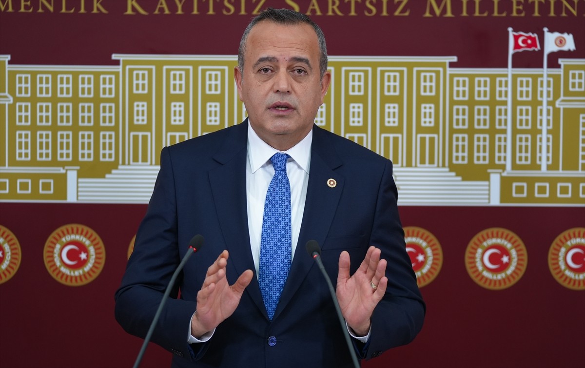 Yeni Yol Partisi Gaziantep Milletvekili Ertuğrul Kaya, TBMM'de basın toplantısı düzenledi.