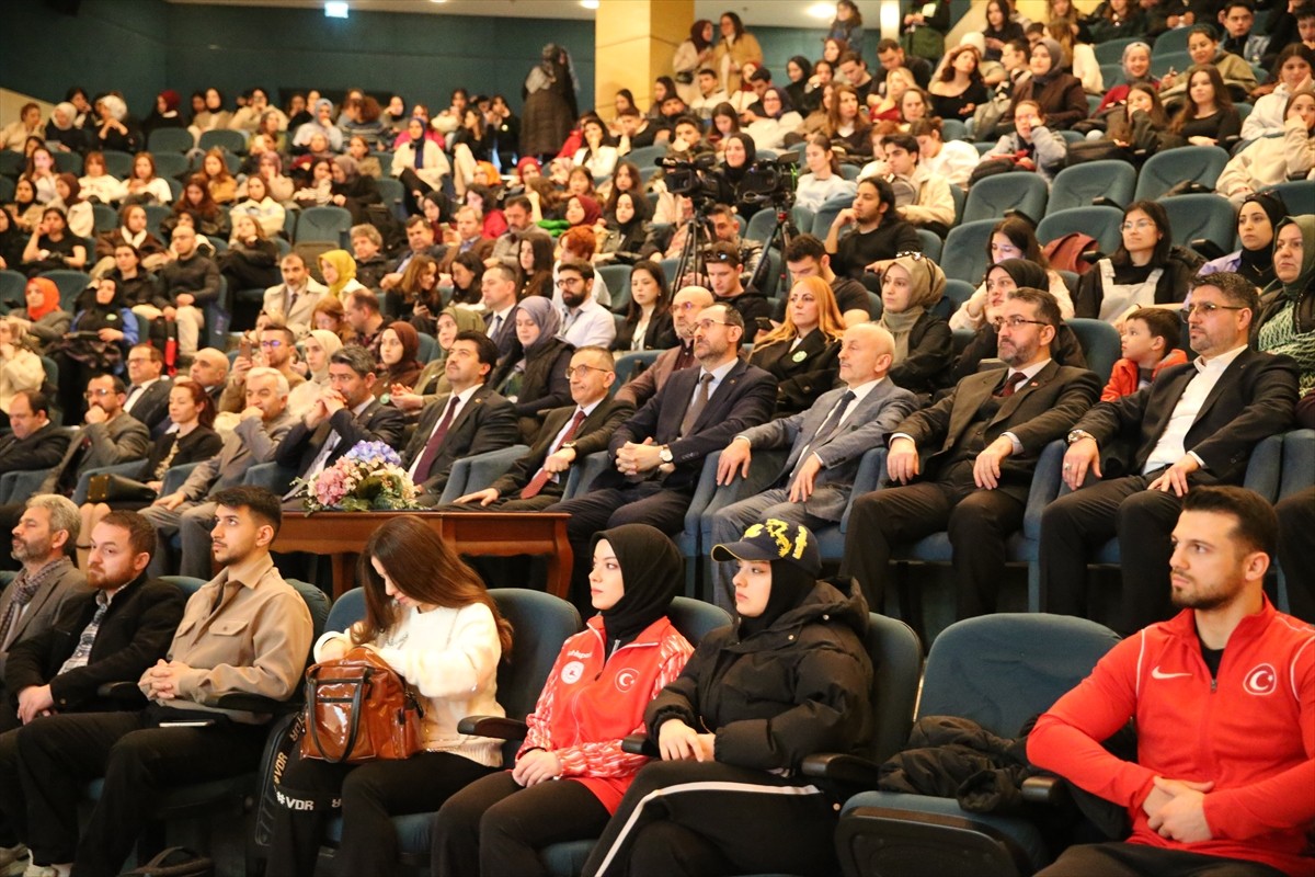 Yeşilay Sakarya Şubesi tarafından 1-7 Mart Yeşilay Haftası kapsamında bağımlıkla mücadeleye çekmek...