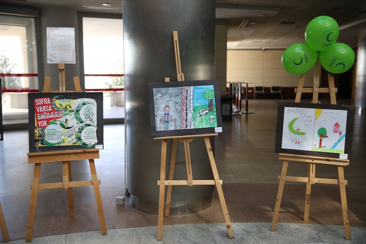 Yeşilay Sakarya Şubesi tarafından 1-7 Mart Yeşilay Haftası kapsamında bağımlıkla mücadeleye çekmek...