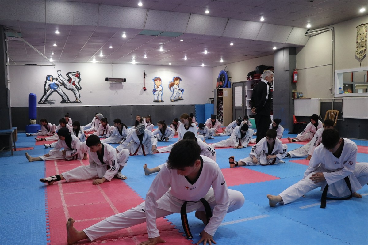 Yozgat'ın Sorgun ilçesinde yaşayan 50 yaşındaki emekli fen bilgisi öğretmeni Ahmet Turan Dinçer...