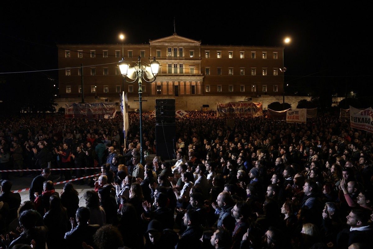 Yunanistan'da Kiryakos Miçotakis'in başkanlığındaki hükümet, muhalefetin 57 kişinin ölümüne yol...