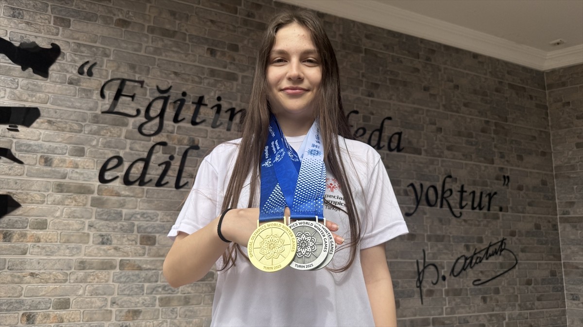 Zonguldak'ta 16 yaşındaki Eda Nur Biçer, 2025 Özel Olimpiyatlar Dünya Kış Oyunları'nda 1 altın, 2...