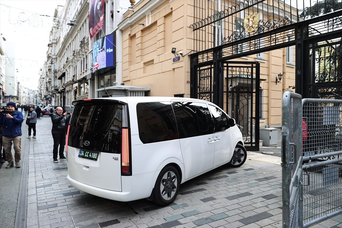 ABD ve Rusya heyetleri, büyükelçilik faaliyetlerini görüşmek üzere İstanbul'da ikinci kez bir...