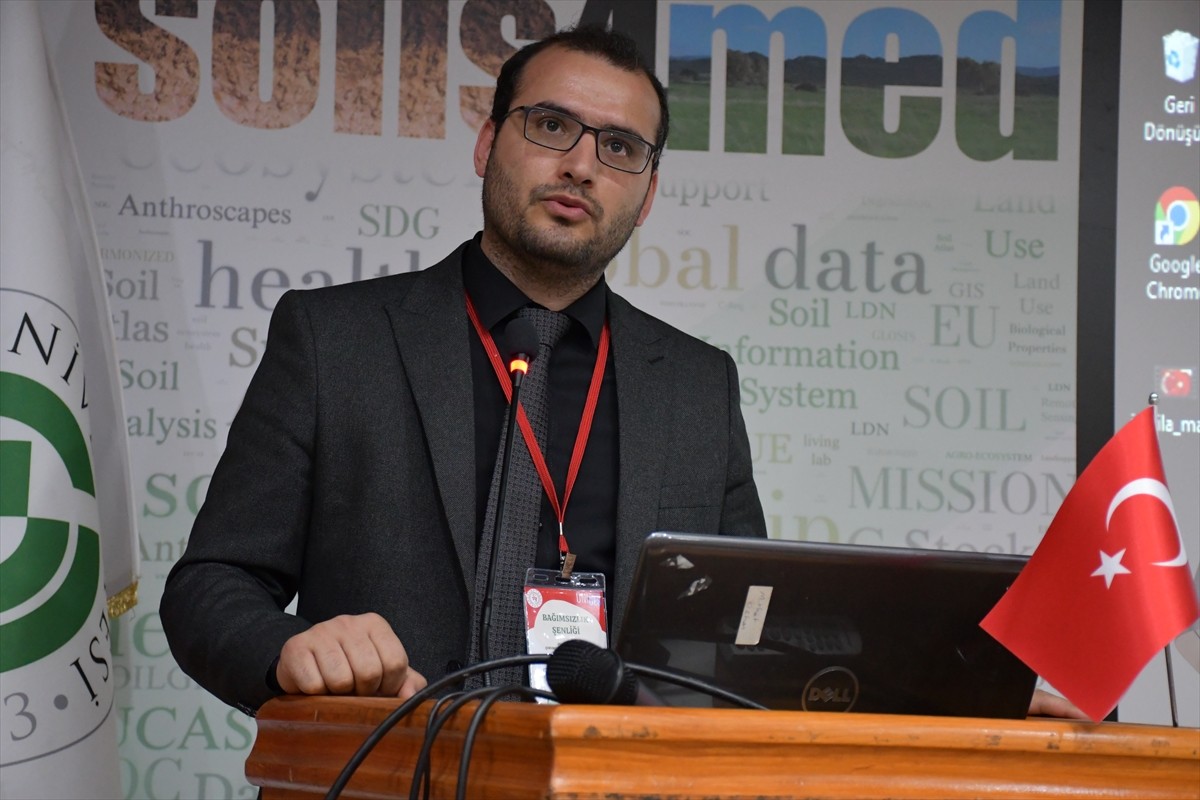 Adana'da bağımlılığa karşı gençlerin farkındalığının artırılması amacıyla Çukurova Üniversitesinde...