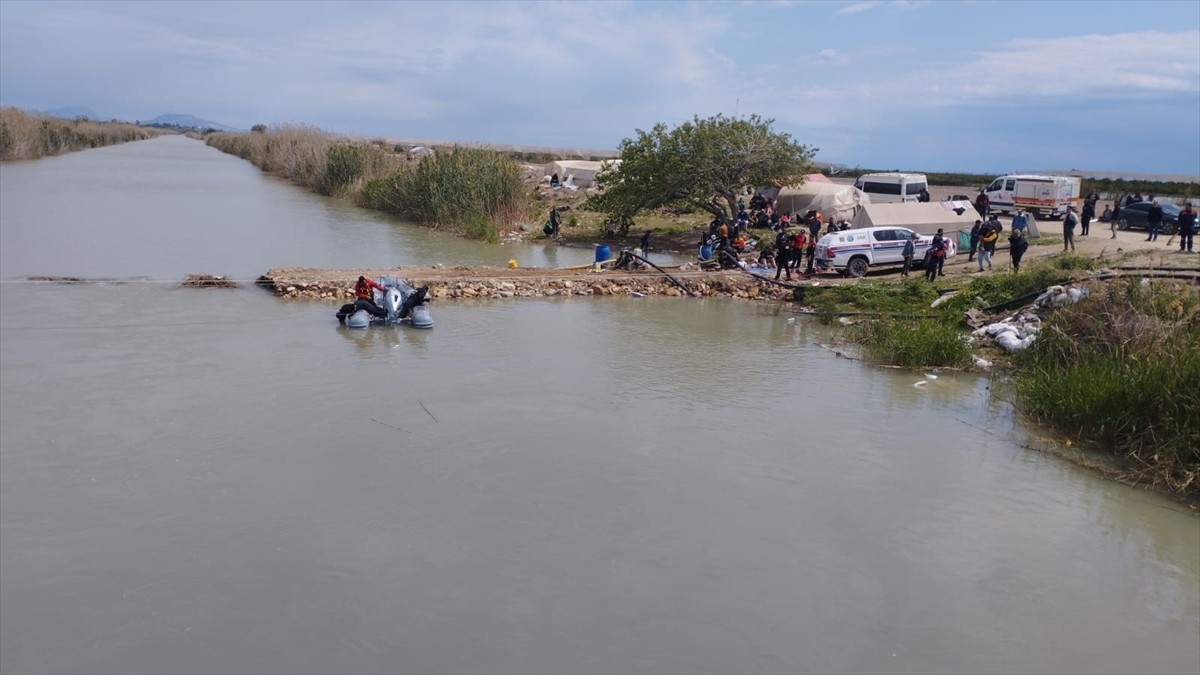 Adana'nın Karataş ilçesinde iki gün önce kaybolan 7 yaşındaki çocuğu arama çalışmaları...