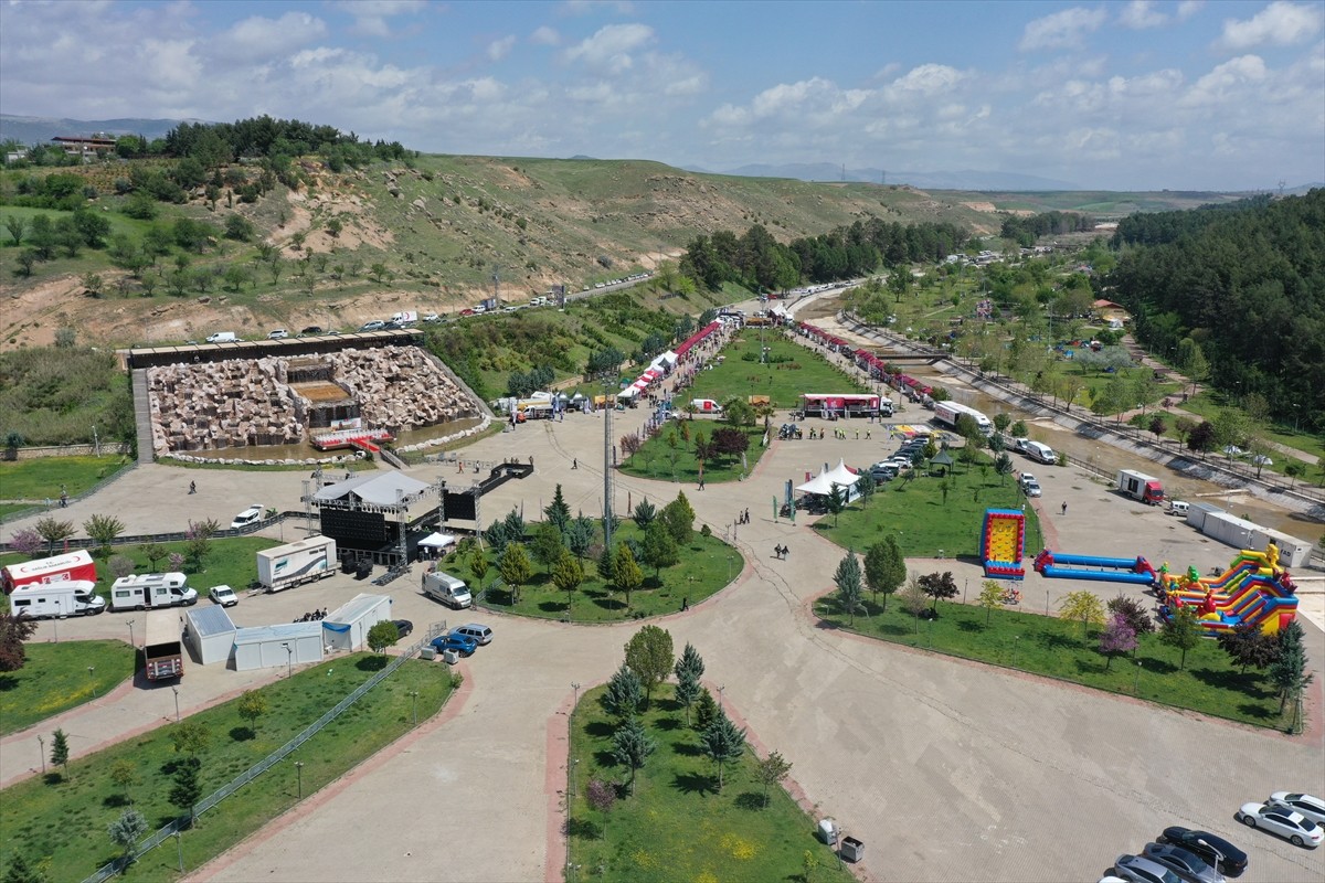 Adıyaman Valiliği öncülüğünde düzenlenen Motofest etkinliği, Beşpınar Mesire Alanı'nda başladı....