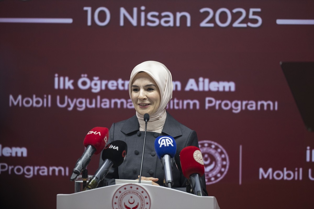 Aile ve Sosyal Hizmetler Bakanı Mahinur Özdemir Göktaş, Ankara’da düzenlenen "İlk Öğretmenim Ailem...