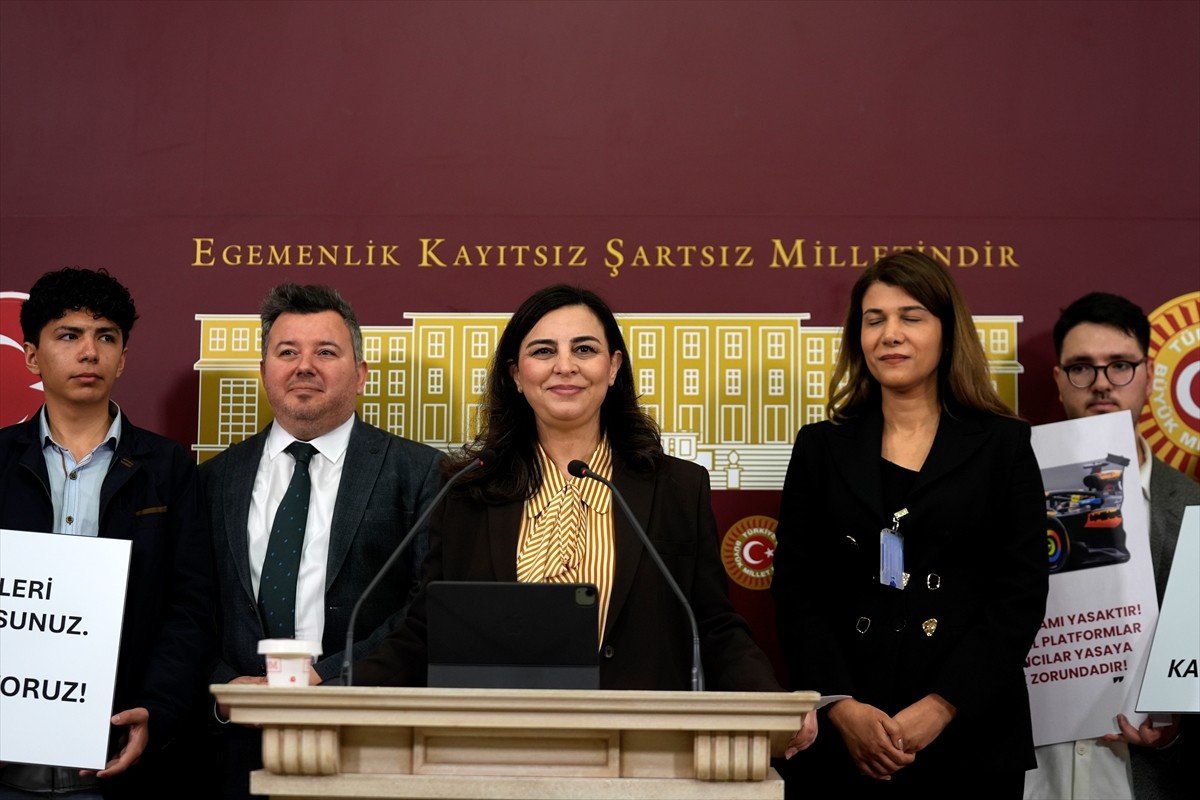 AK Parti İstanbul Milletvekili Müşerref Pervin Tuba Durgut, Meclis'te Tütün Endüstrisine Karşı...