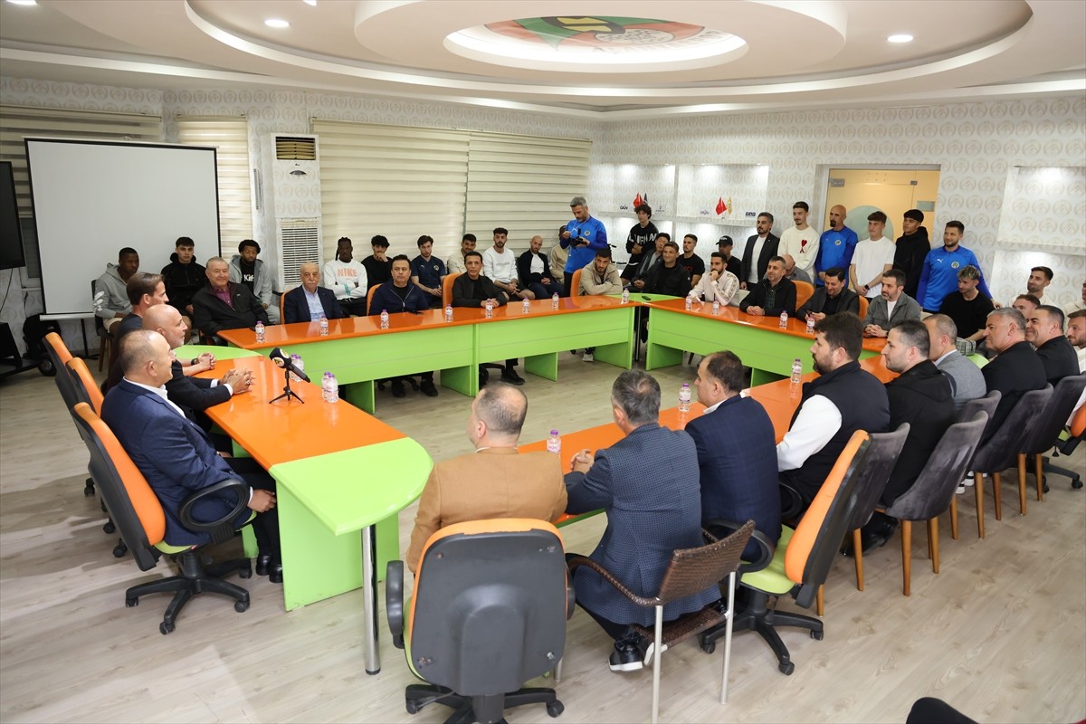 Alanyaspor Kulübünde Ramazan Bayramı dolayısıyla bayramlaşma programı gerçekleştirildi. Cengiz...