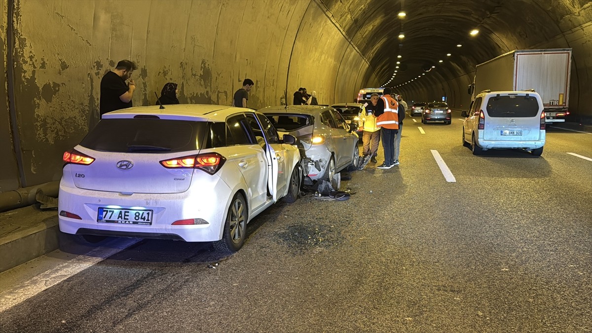 Anadolu Otoyolu'nun Bolu kesiminde, Ramazan Bayramı tatilinden dönenler yoğunluğa neden oldu....