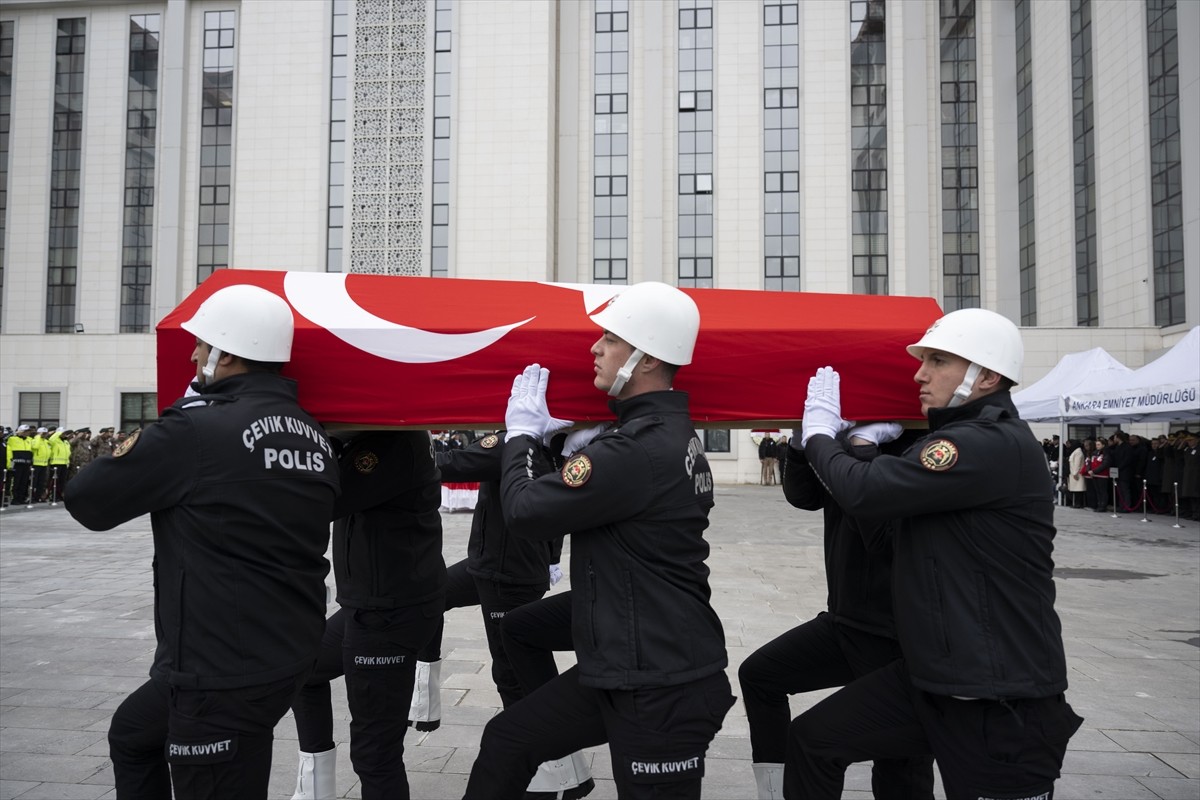 Ankara'da görevi esnasında geçirdiği trafik kazası sonucu şehit olan polis memuru İbrahim Güney...