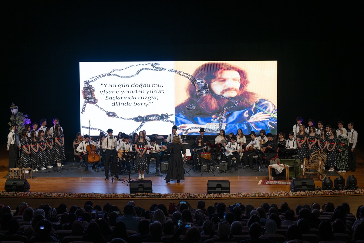 Ankara'da lise öğrencilerinin ve otizmli çocukların hazırladığı "Barış Abi Ne Dersin Bu Zamane...